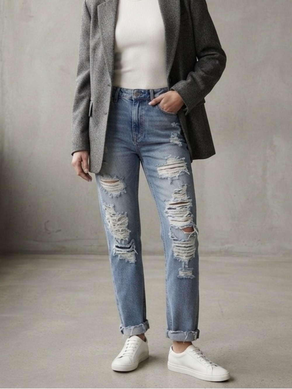 New Blue Spice Light Wash Ripped Girlfriend Jeans Size 5